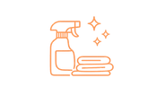 Bouteille de spray et serviettes pliées 