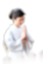 手を合わせる女性800.png
