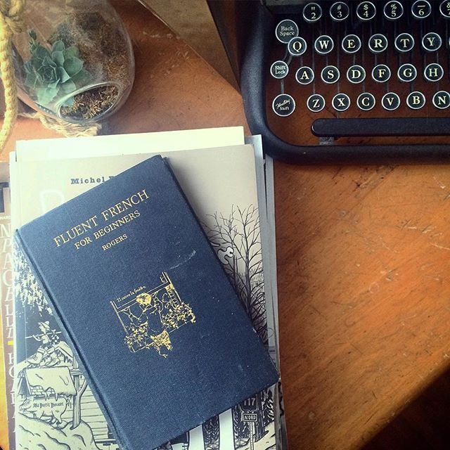 Trouvaille merveilleuse. Found this 1920's book for 1$ while thriftshopping