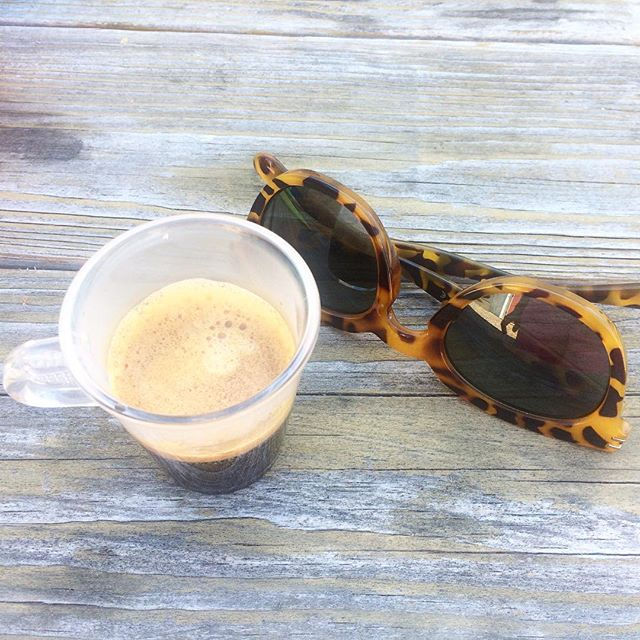 Ptit café de vacances ✌🏻_#maine #beachcabin #morning #nespresso