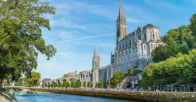 Basilique_Notre-Dame-du-Rosaire_de_Lourd