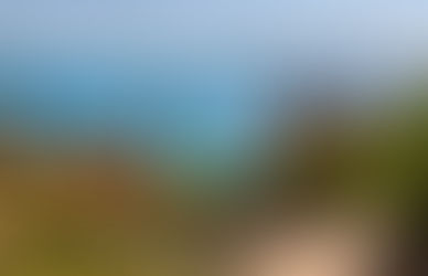 Белый песок, синее море