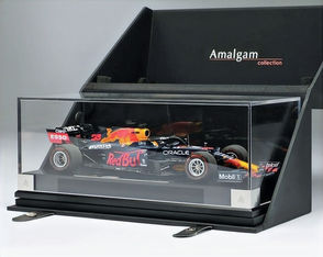 Fantastiskt detaljrika handbyggda modeller av Max Verstappens Red Bull Formel 1 bilar från Amalgam