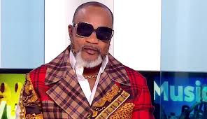 CANTOR CONGOLÊS KOFFI OLOMIDE QUER REDIMIR-SE DO ESTUPRO COM CANÇÃO ANTI-CORONAVÍRUS