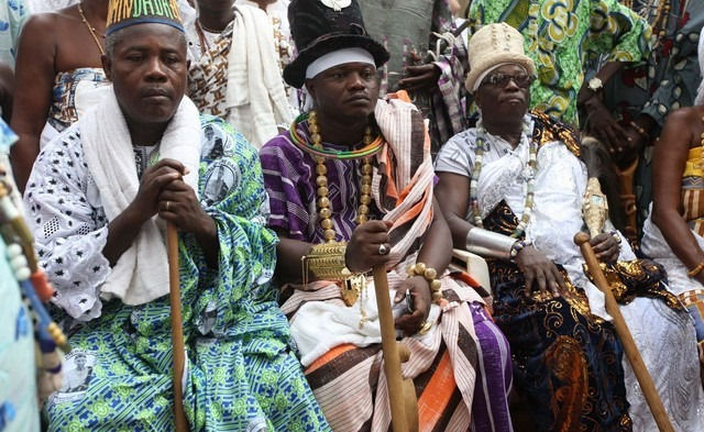 LÍDERES DO VODU NO HAITI INVENTAM REMÉDIO A BSE DE PLANTAS CONTRA A COVID-19 