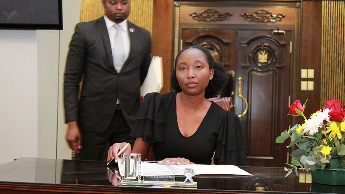 EMMA THEOFILUS - AOS 23 ANOS É A MINISTRA MAIS JOVEM DA NAMÍBIA E DEPUTADA