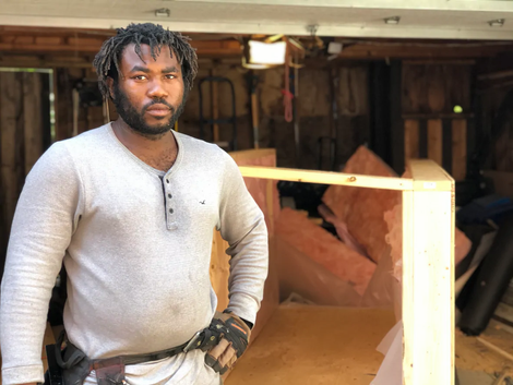 O CARPINTEIRO CANADENSE QUE ESTÁ CONSTRUINDO MINI-ABRIGOS PARA MORADORES DE RUA EM TORONTO