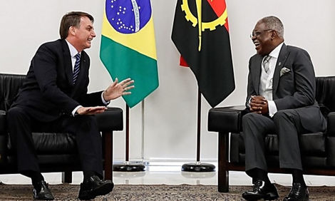 PRESIDENTE BOLSONARO RECEBE NOVO EMBAIXADOR DE ANGOLA NO BRASIL