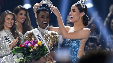 SUL-AFRICANA IMPÕE SEU CABELO NATURAL CRESPO E GANHA COROA DE “MISS UNIVERSO”