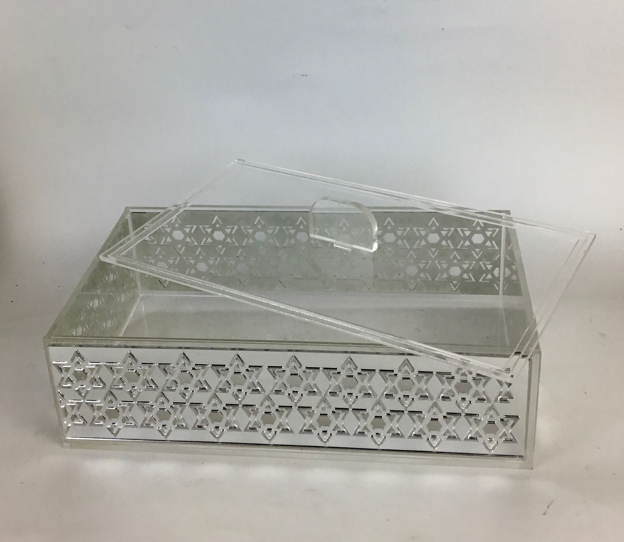 Cod: ROS  1834 - Caixa com estrelas prateadas