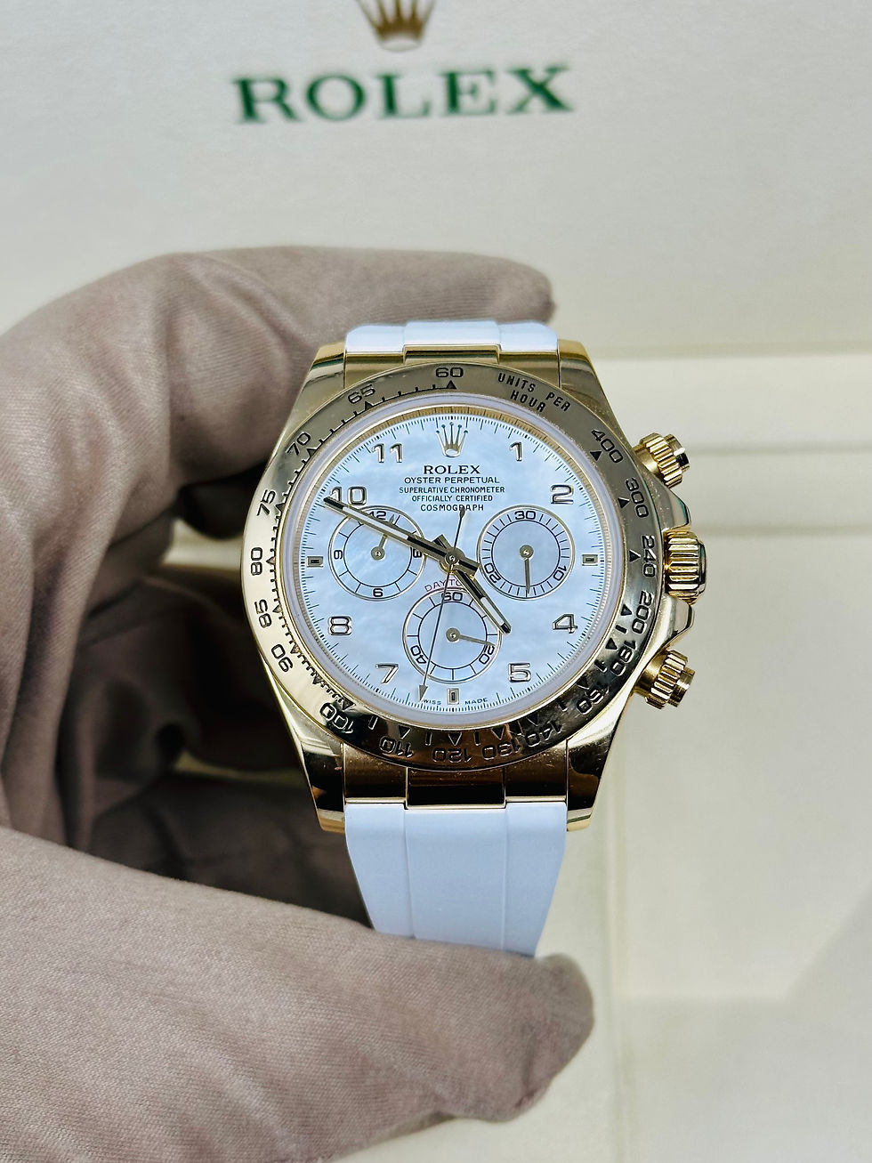 Thumbnail: Rolex Daytona Mother Of Pearl Oyster flex Yellow Gold 116518 *Summer Edition*