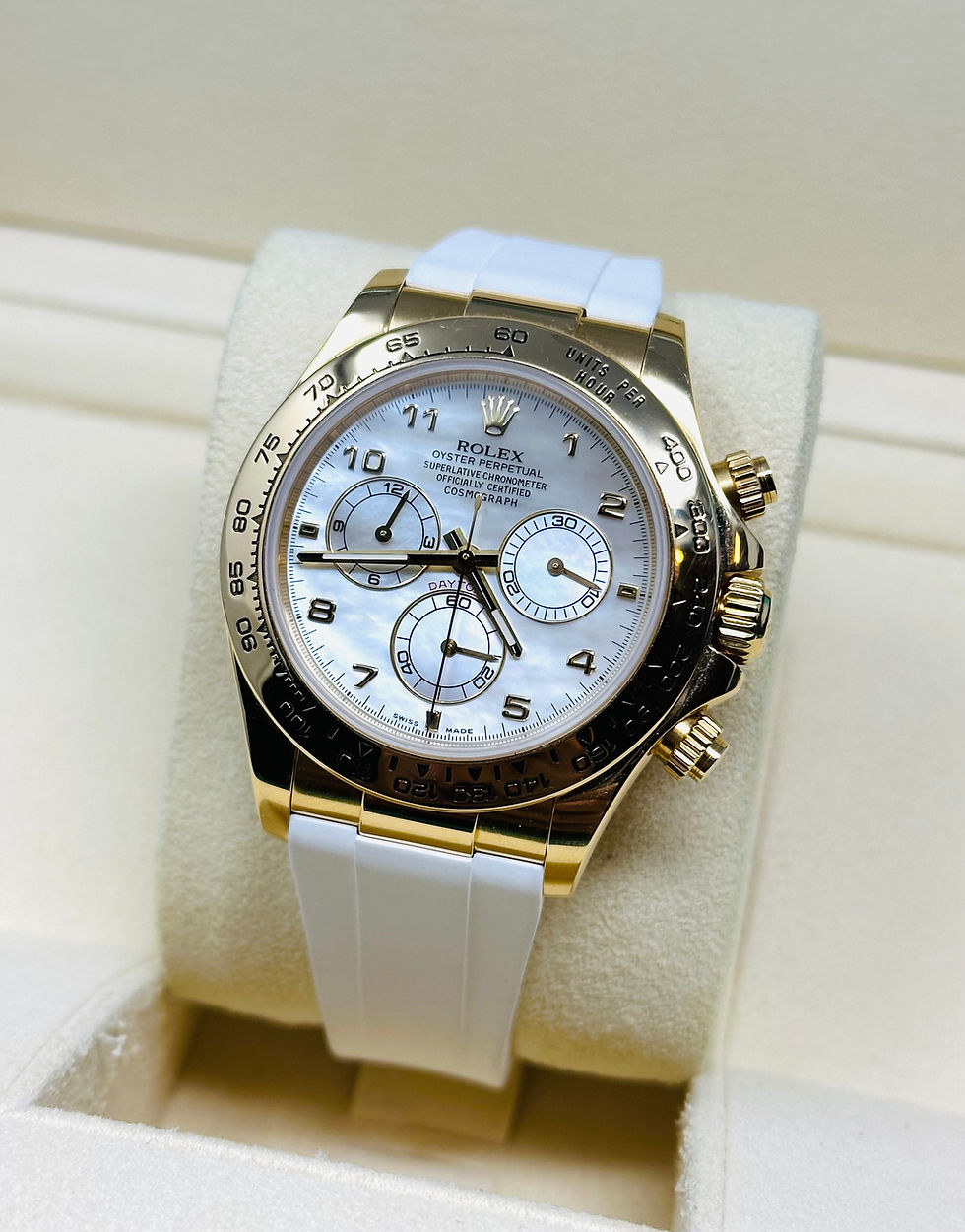 Thumbnail: Rolex Daytona Mother Of Pearl Oyster flex Yellow Gold 116518 *Summer Edition*