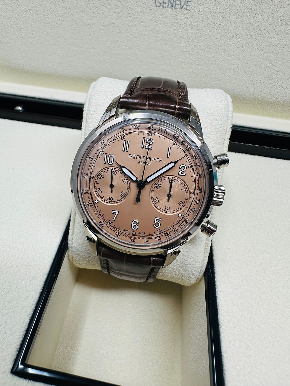 Thumbnail: Patek Philippe Complications Chronograph 5172G-010 White Gold Salmon Dial