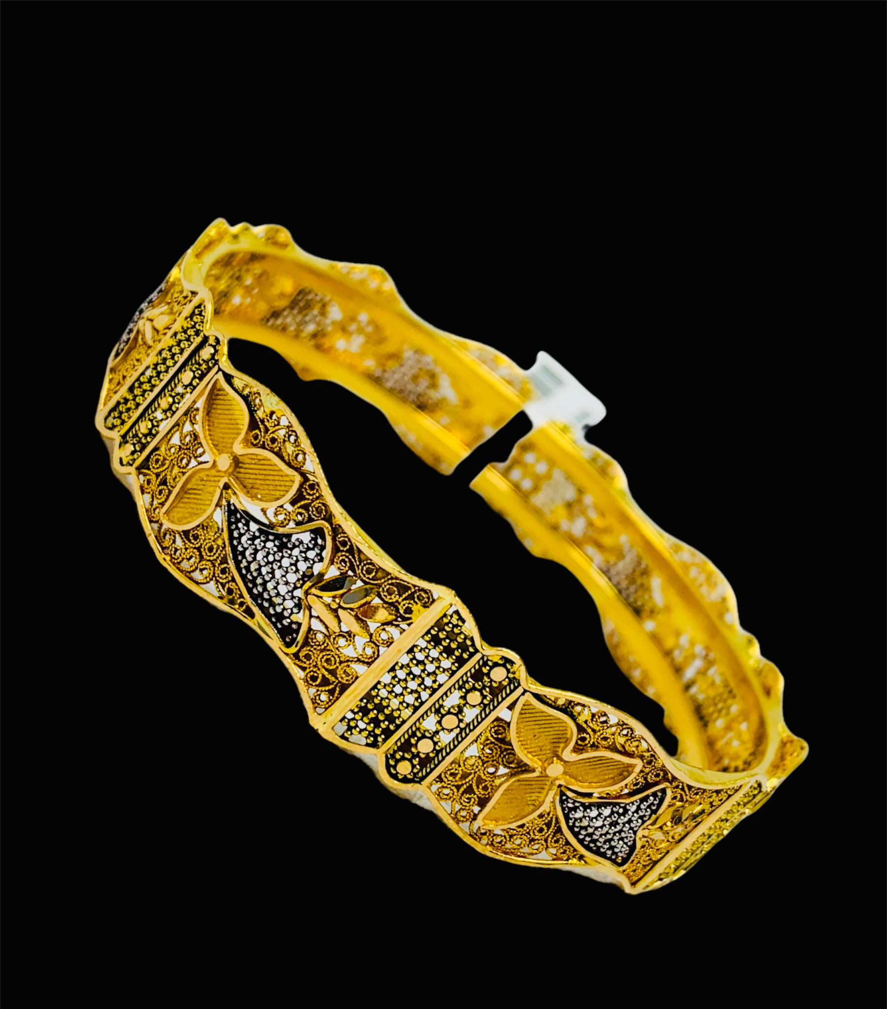 22K Yellow Gold Handmade Middle Eastern Bangle