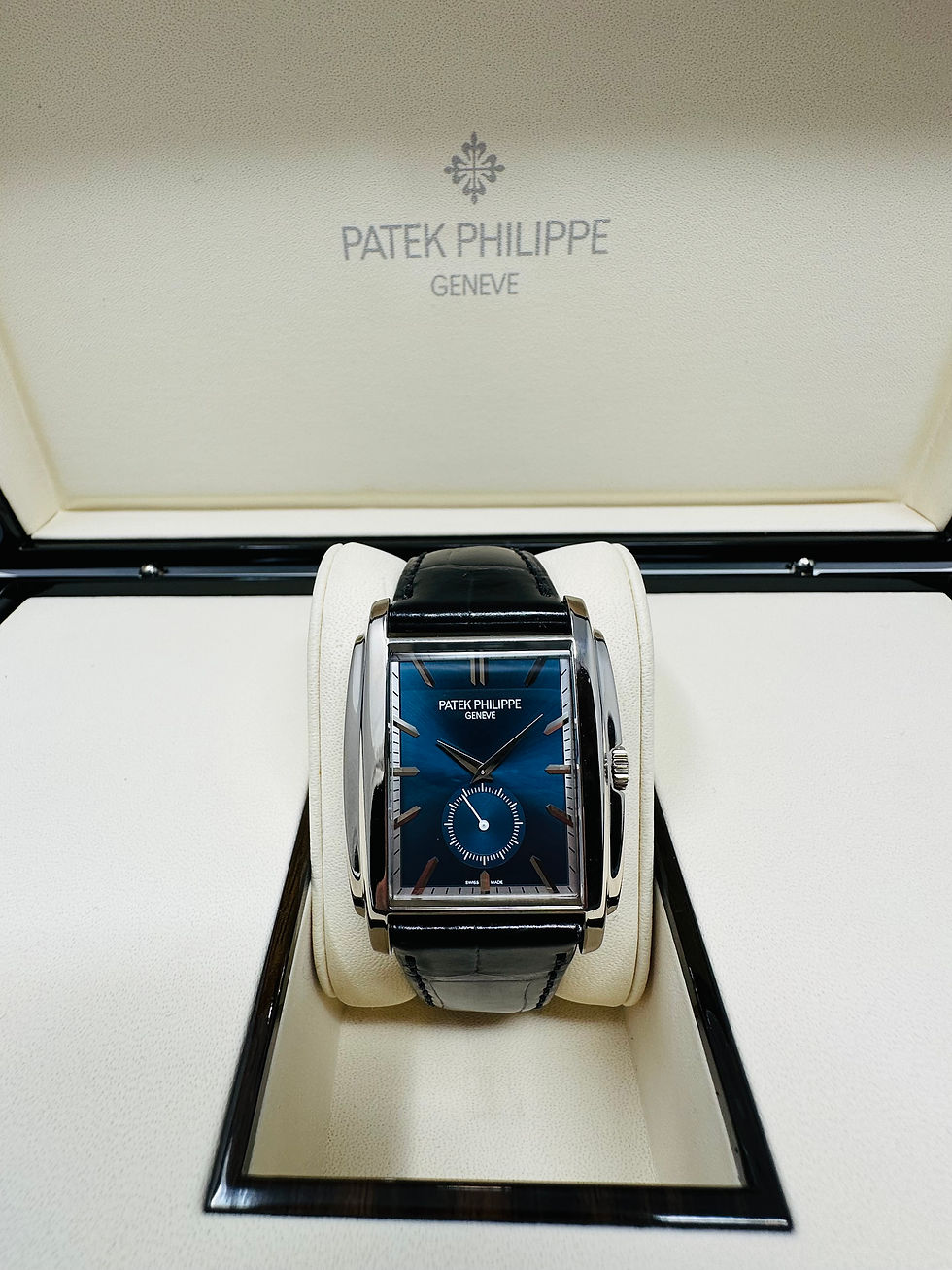 Thumbnail: Patek Philippe Gondolo Blue Sunburst Dial White Gold 5124G