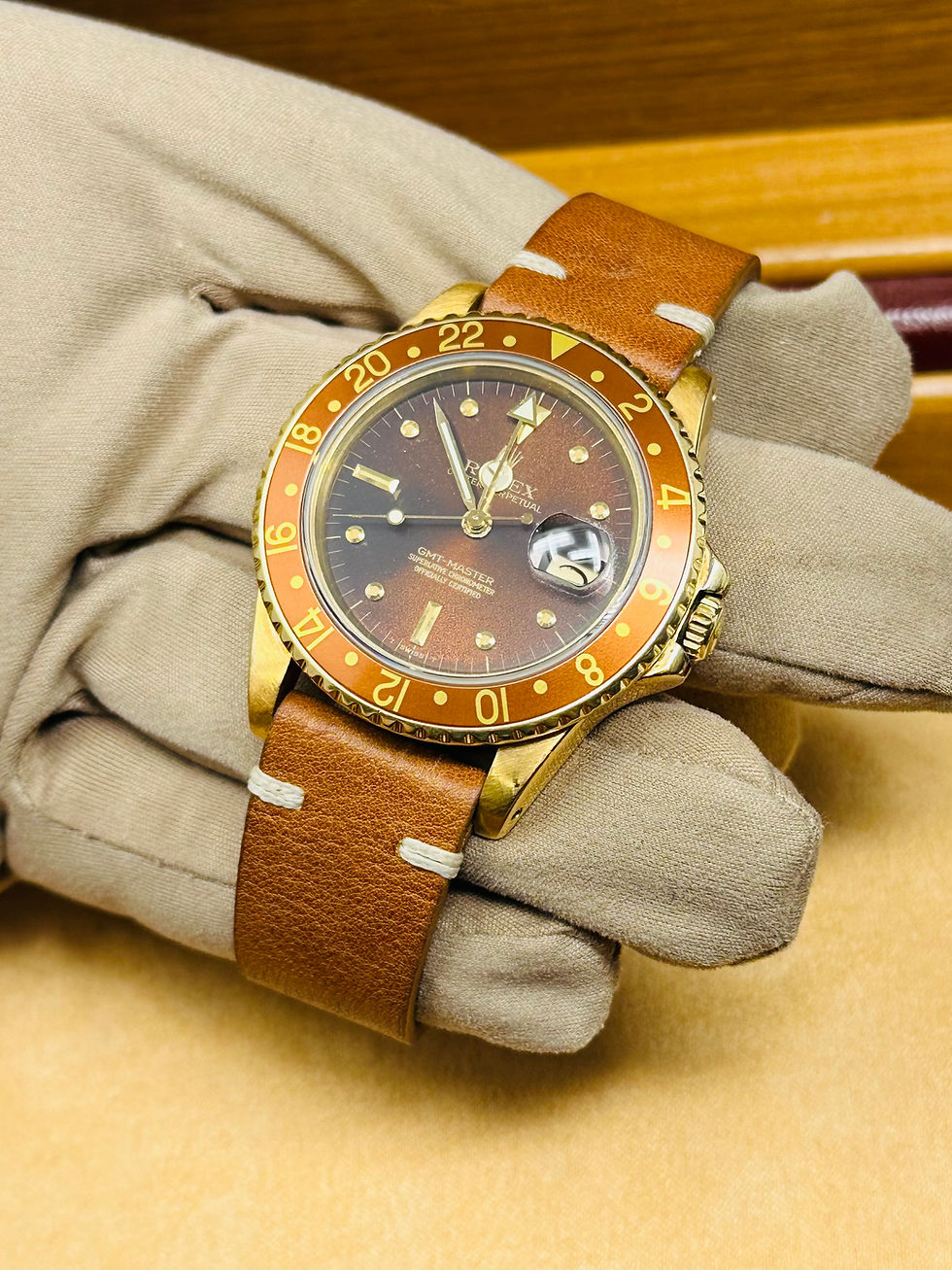 Thumbnail: Rolex GMT- Master 16758 Yellow Gold Rare Oxblood Nipple Dial