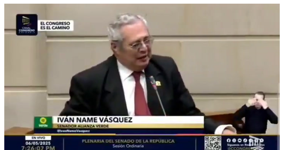 Name aprovechó la sesión de debate en plenaria de la Ley de Transfuguismo para despedirse del Senado. Fuente: Canal del Congreso