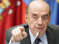 Álvaro Leyva, temiendo ser procesado, sale del país y se refugia en España