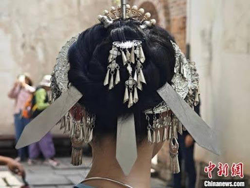 A modern-day santiaozan from Chinanews.com