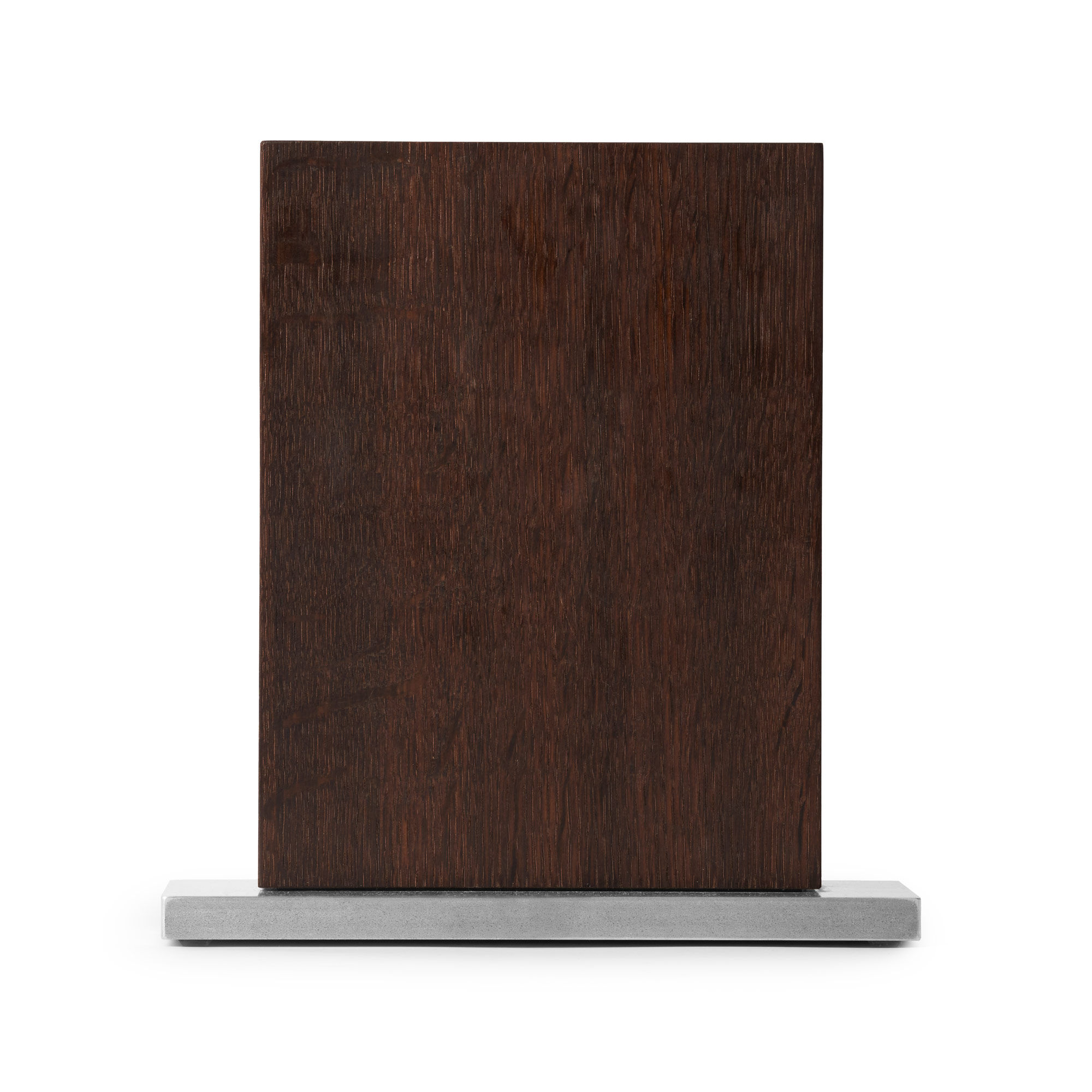 Moderner Messerblock aus dunklem Walnussholz und Stahlsockel, von Blockwerk.