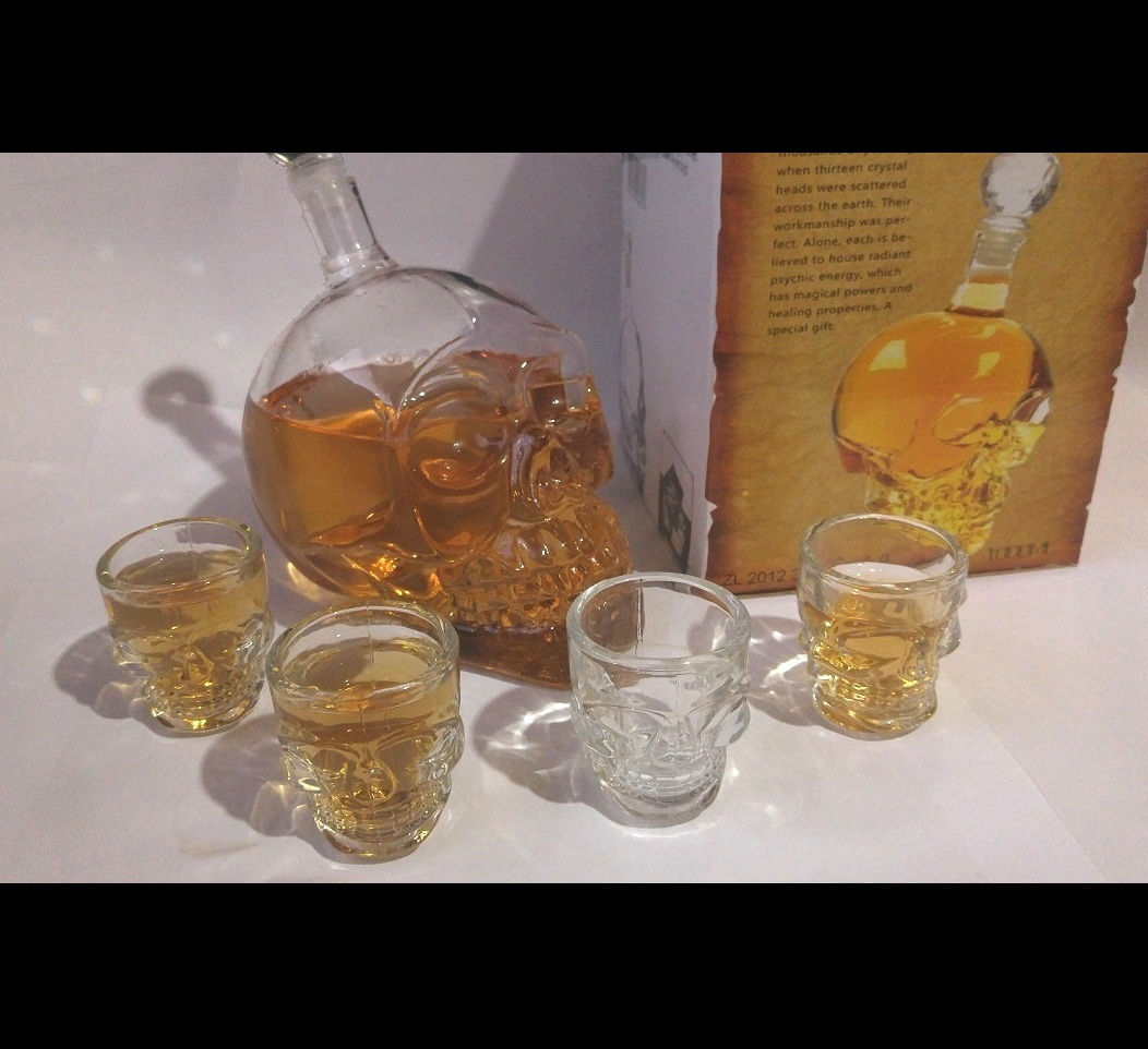 Promocion botella y 4 vasos shot calavera
