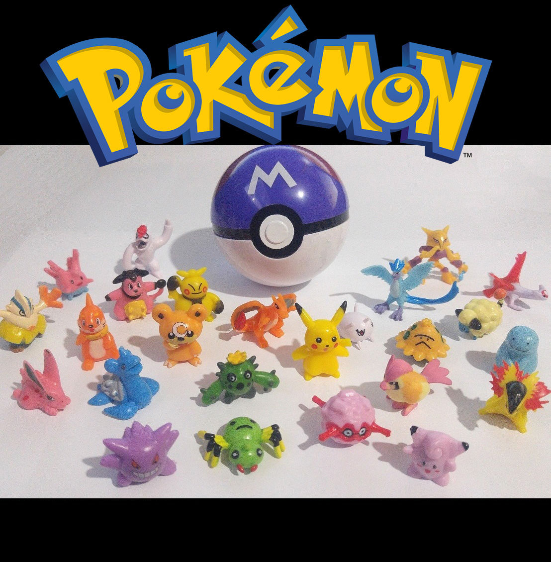 Master Ball + 3 Figuras Pokemon