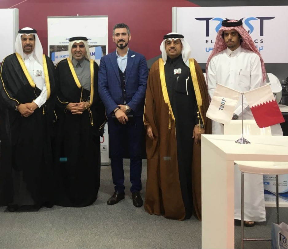 Mr. Bahaa Dandachi in the Middle with representatives of Qatar Chamber of commerce and Ministry of trading and economy and Manateq and Qatar Financial Center and heads of several Qatar factories during the International trading fair in Kuwait