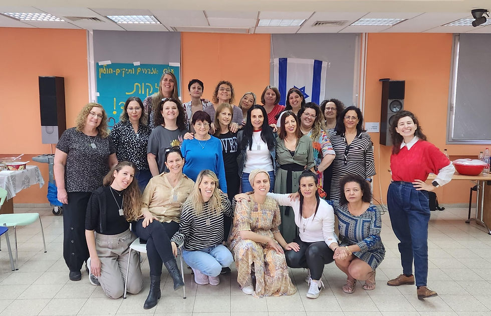 צוות עירייה בסדנת גיבוש וצחוק