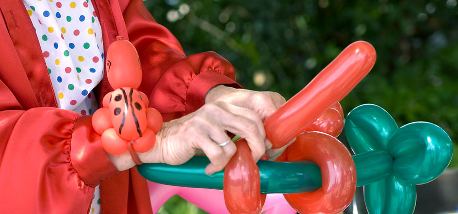 Dier van de ballon maken door Clown Uitv