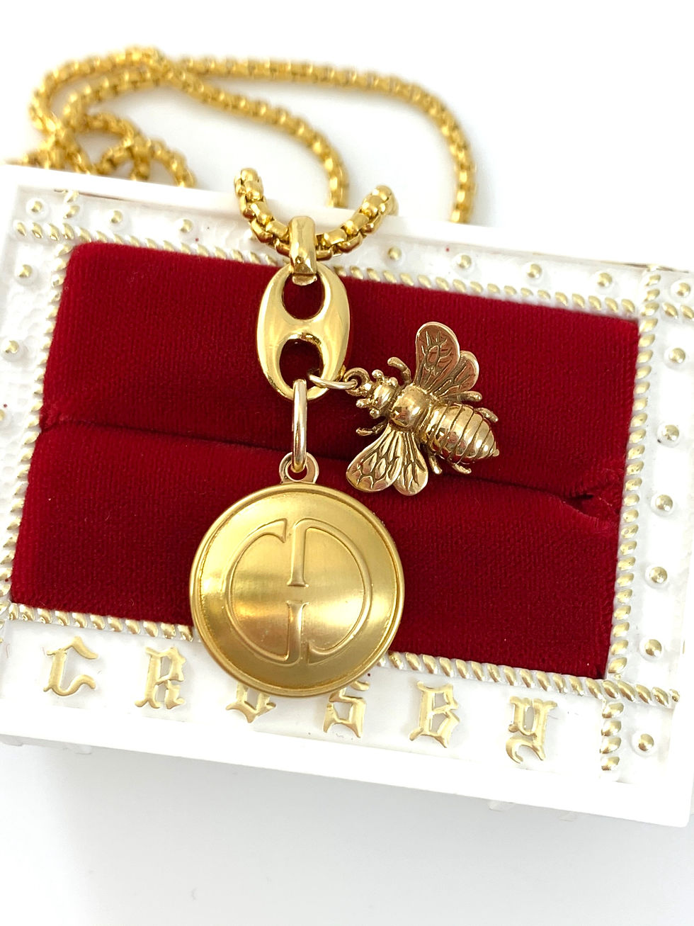 Thumbnail: Repurposed Vintage Gucci GG & Bee Gold Large Charm Mariner Link Necklace
