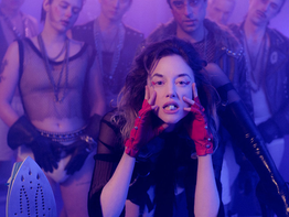 [Crítica] Please Baby Please: Por um cinema de excessos e fora-da-lei