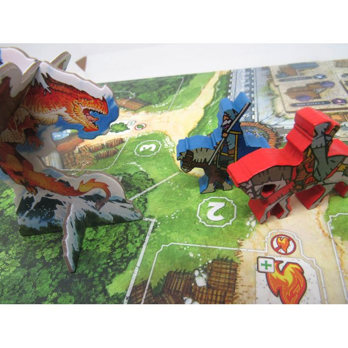 Creature fantasy in legno su tabellone gioco con simboli 2, 3, fuoco.