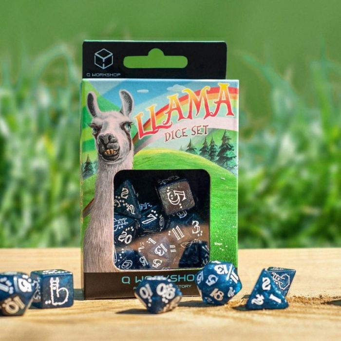 Scatola dadi "LLAMA DICE SET" con lama e dadi sparsi.