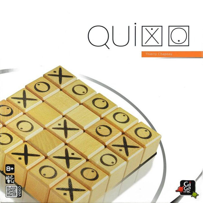 Gioco da tavolo QUIXO in legno con blocchi X e O.