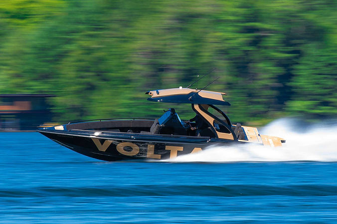 Voltari 260 carbon electric boat
