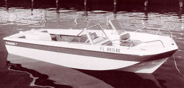 Chaparral tri-hull runabout