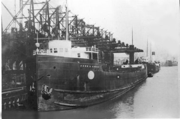 The John B. Cowle at dock / Photo- WikiMedia Commons