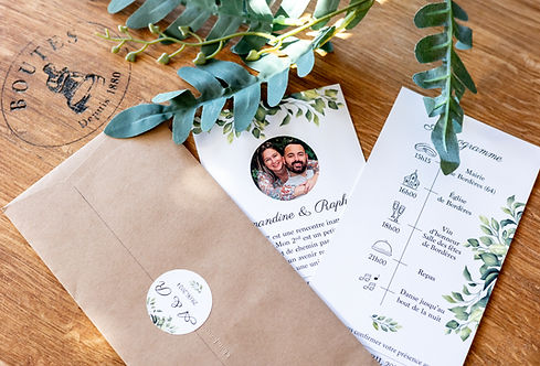 Faire-part de mariage sur-mesure dans le thème champêtre, avec étiquettes personnalisée
