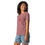 Miniaturbild: Smiling woman in dusty rose t-shirt with sun graphic and denim shorts.