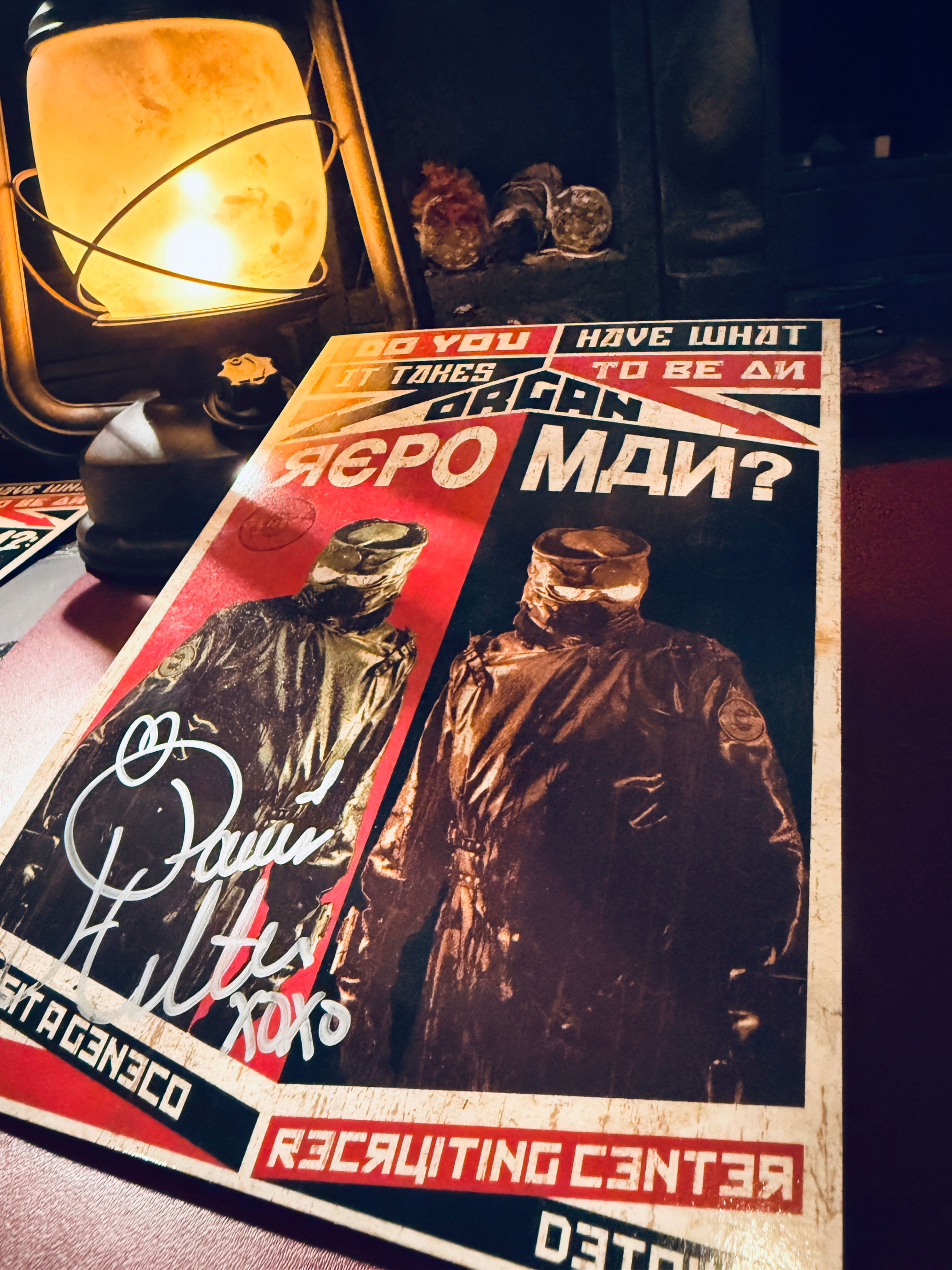 PARIS HILTON SIGNED Repo Loby Card