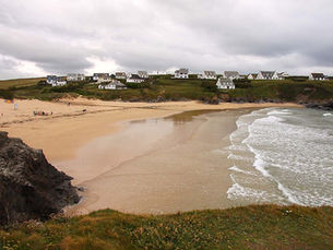 Hidden beach with ‘crystal blue water’ and ‘secret rock pools’ named a gem