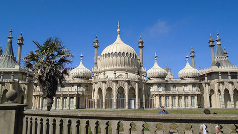 This amazing royal palace in Brighton look exactly like it was flown in from India!