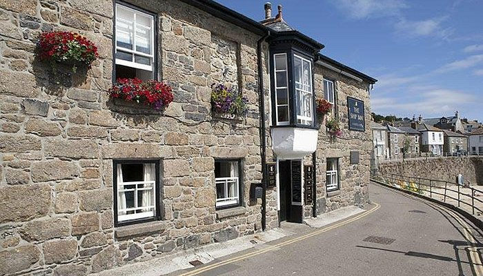 Image of pub in Cornwall