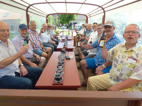Planwagenfahrt zum Museum „Rund ums Geld“ in Wardt