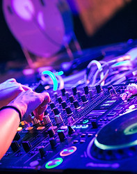 DJ.jpg