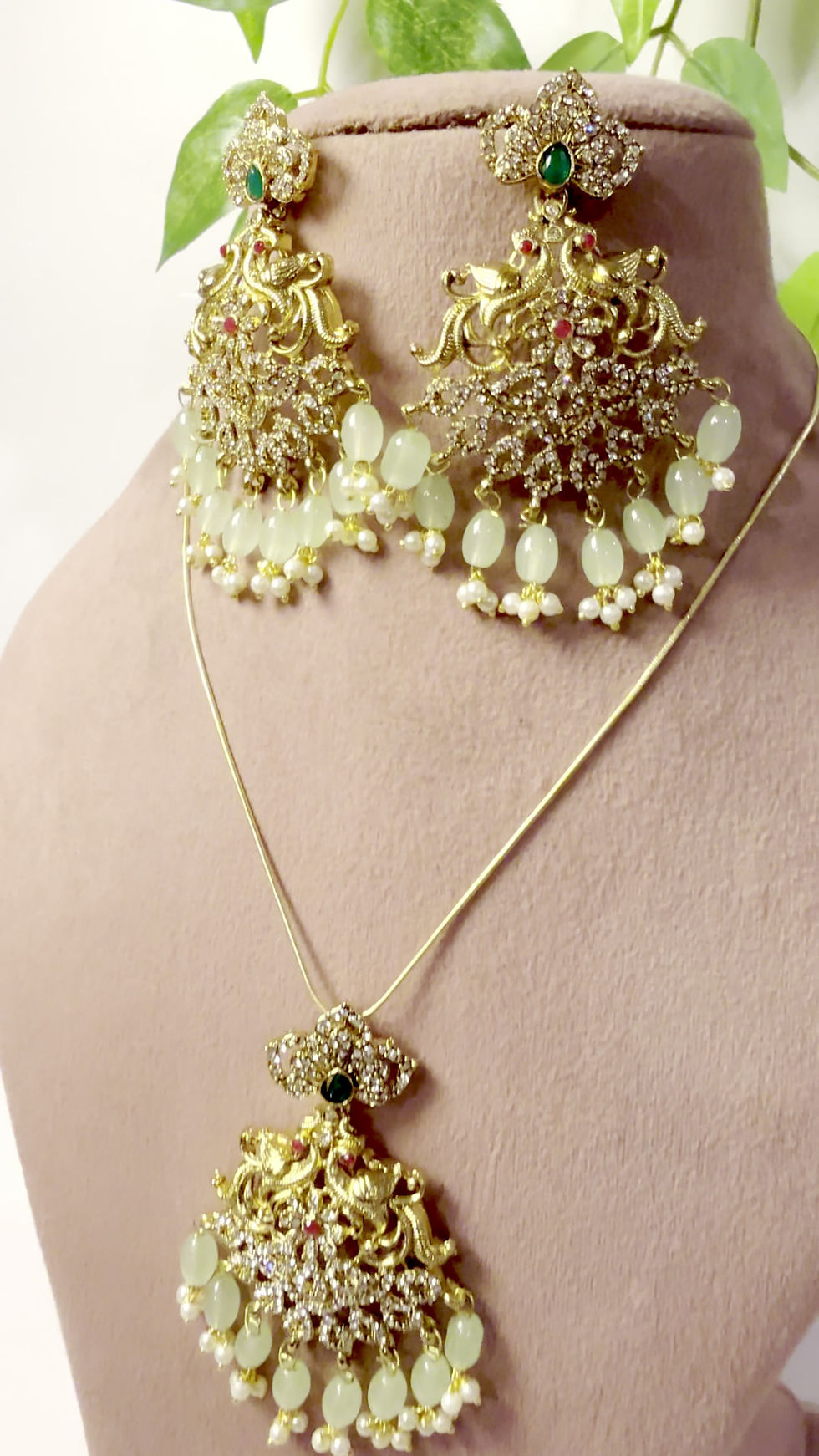 Thumbnail: Lalithavilasa - Removable Pendant Minimalistic Necklace Set