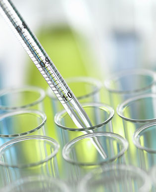 Pipette dans le tube de Inséré test