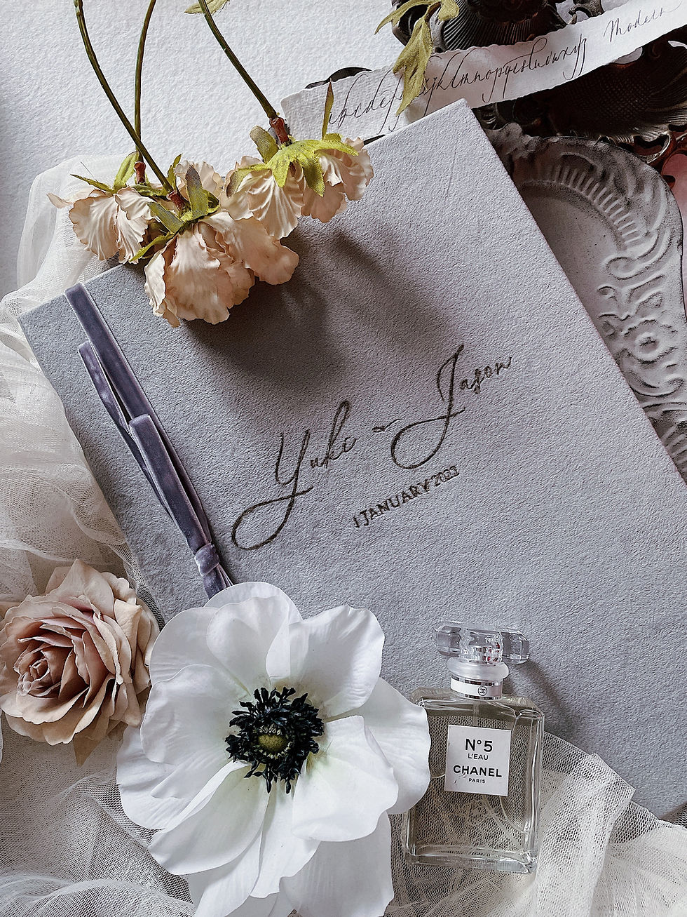 Thumbnail: 絲絨結婚證書套  VELVET MARRIAGE CERTIFICATE FOLDER (5 Colors)  客製復古絲絨婚禮證書套   - 客製名字及日期