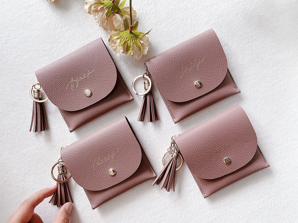 Thumbnail: 簡約 皮革卡片套 配流蘇扣設計 (4 色）+ 客製燙金字 KELLY - LEATHER CARD PURSUE WITH TASSEL