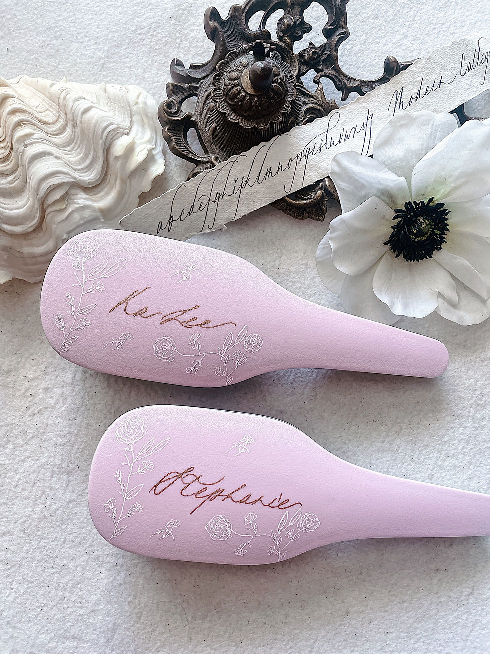 Thumbnail: ARTISAN COMB - 客製手寫按摩順髮梳